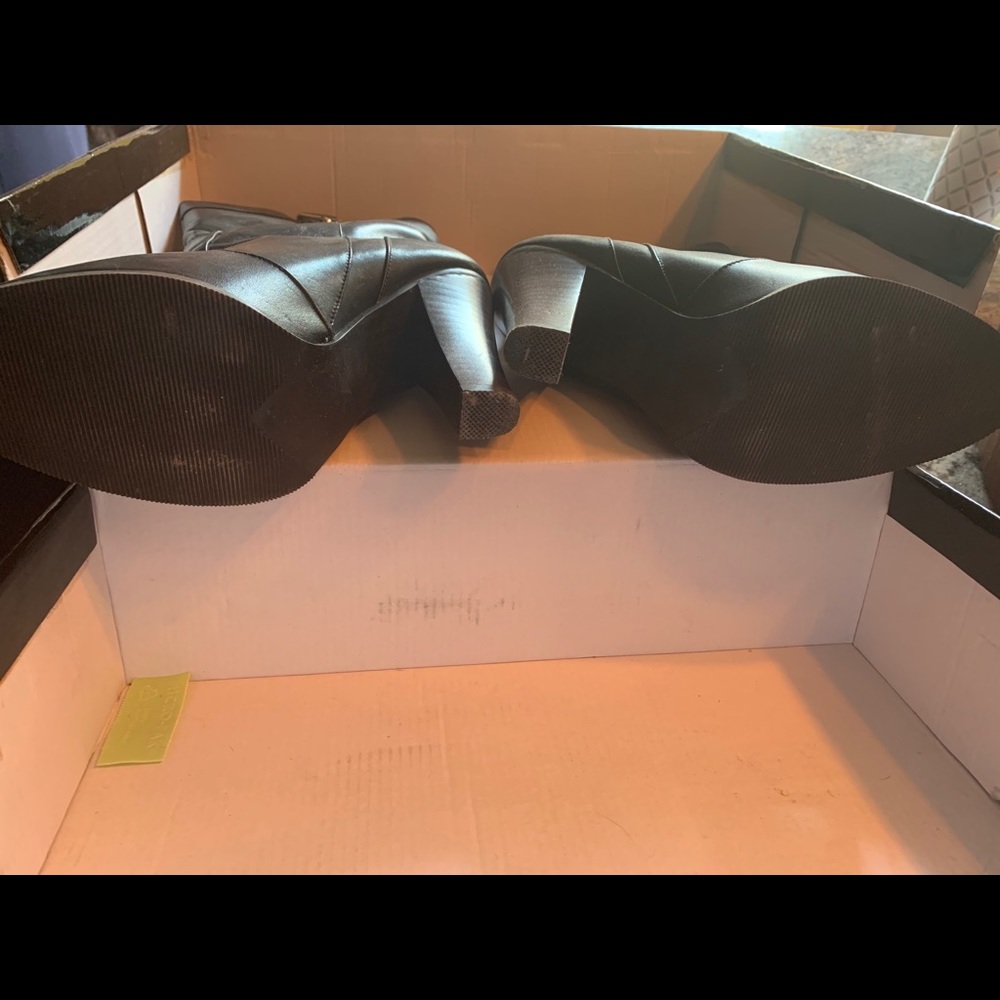 Colin Stuart Slip On Boot Never Worn - image 3